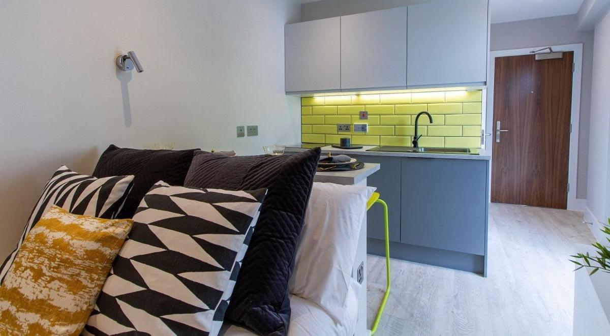Stunning Modern At Seven Sisters Located In * Londra